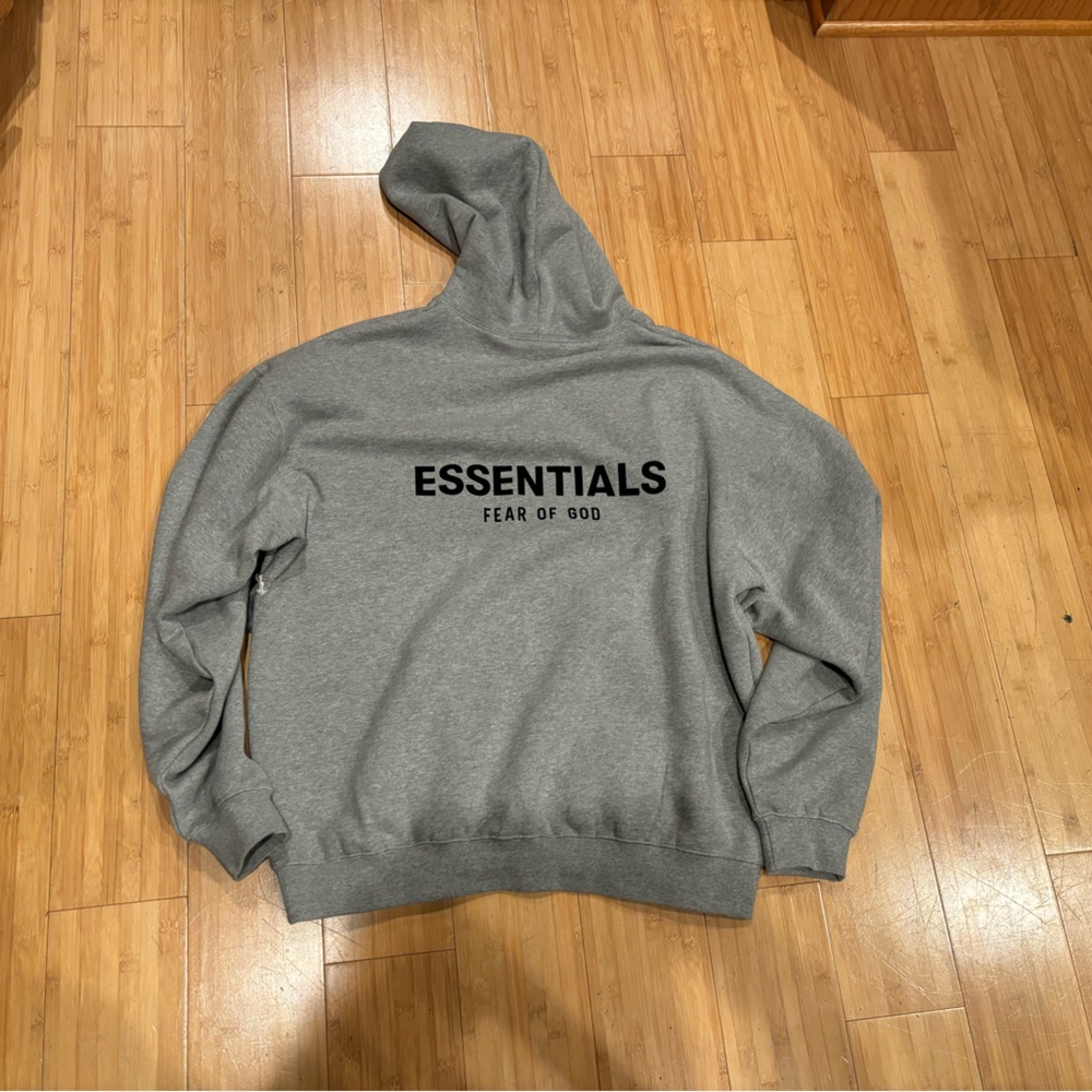Essentials Fear of God Hoodie. Never work tags attached. Men’s Large